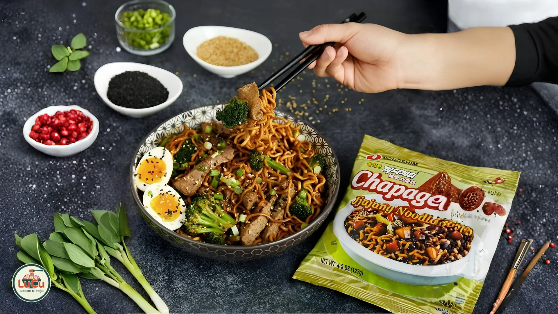 Top mì trộn gà cay Hàn Quốc Nongshim Jjapaguri từ phim Ký Sinh Trùng
