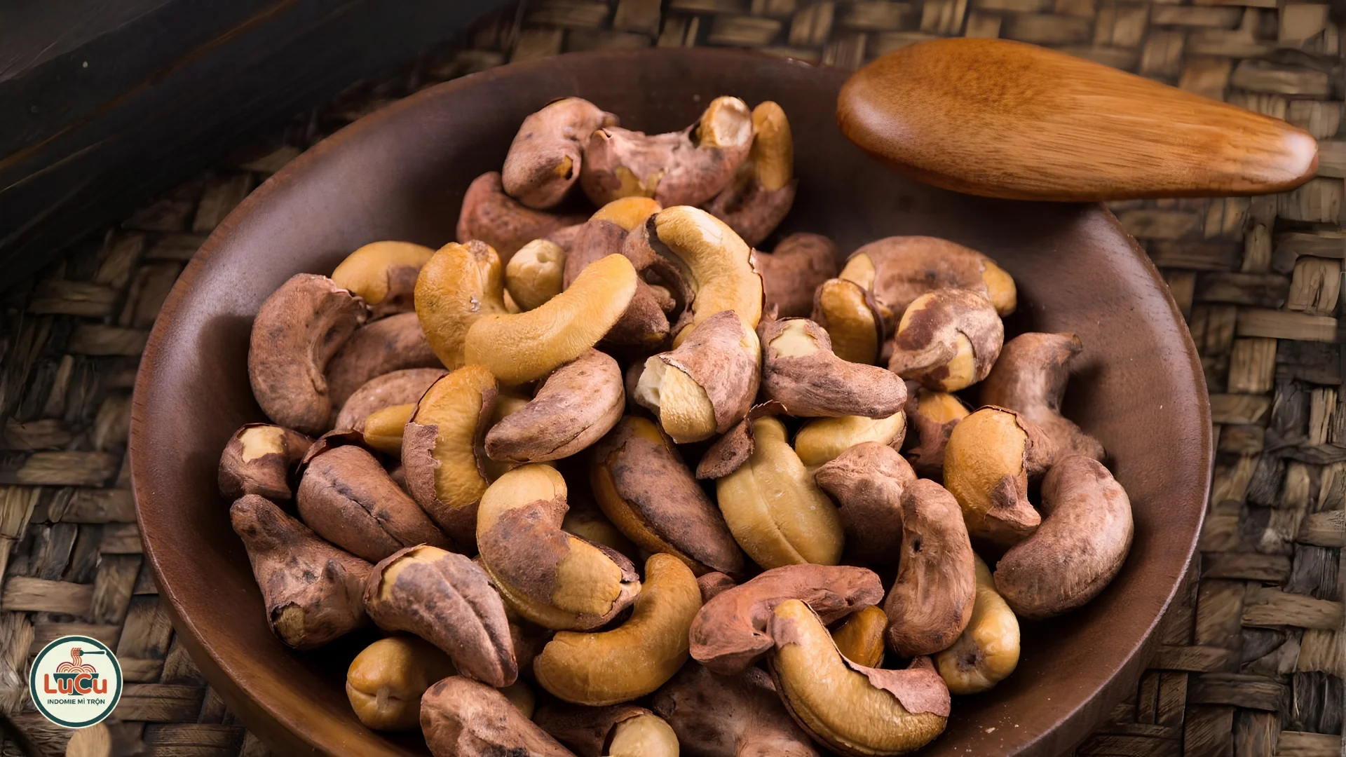 Món ăn cho người huyết áp cao là hạt điều